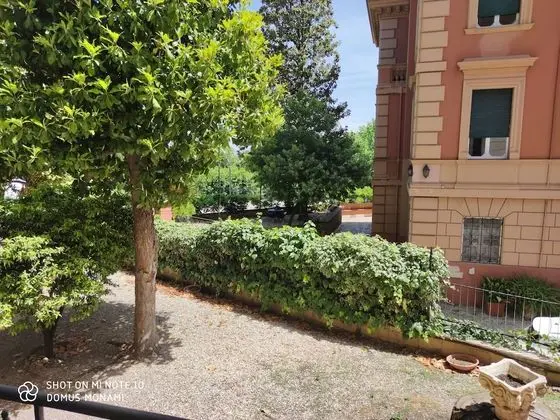 Oda, Küvet, Bahçe Manzaralı (Costantino)