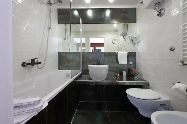 Oda, Küvet, Bahçe Manzaralı (Costantino)