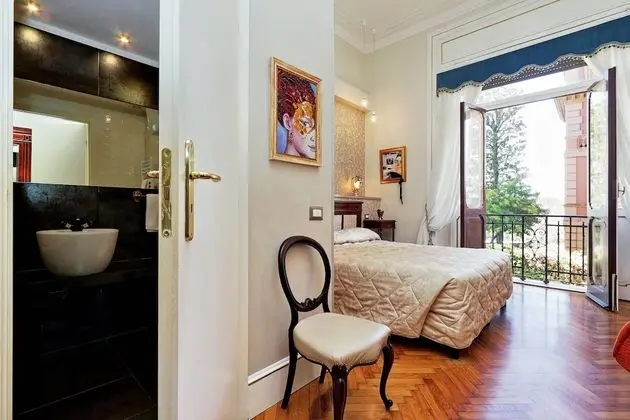 Oda, Küvet, Bahçe Manzaralı (Costantino)