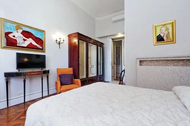 Oda, Küvet, Bahçe Manzaralı (Costantino)