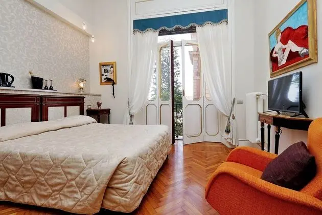 Oda, Küvet, Bahçe Manzaralı (Costantino)