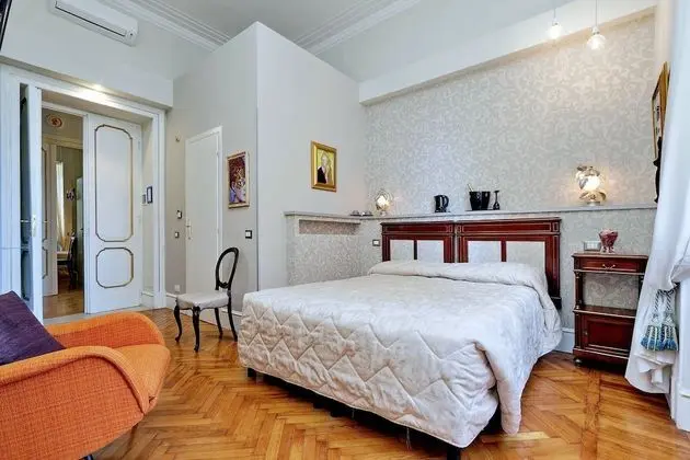 Oda, Küvet, Bahçe Manzaralı (Costantino)