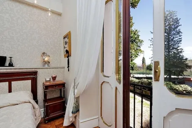 Oda, Küvet, Bahçe Manzaralı (Costantino)