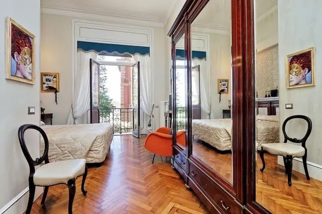 Oda, Küvet, Bahçe Manzaralı (Costantino)