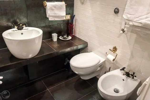 Oda, Küvet, Bahçe Manzaralı (Costantino)