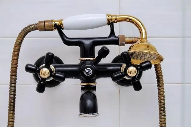 Oda, Küvet, Bahçe Manzaralı (Costantino)