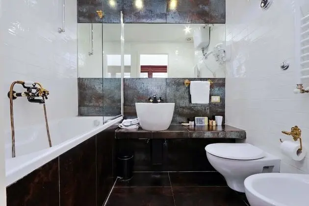 Oda, Küvet, Bahçe Manzaralı (Costantino)