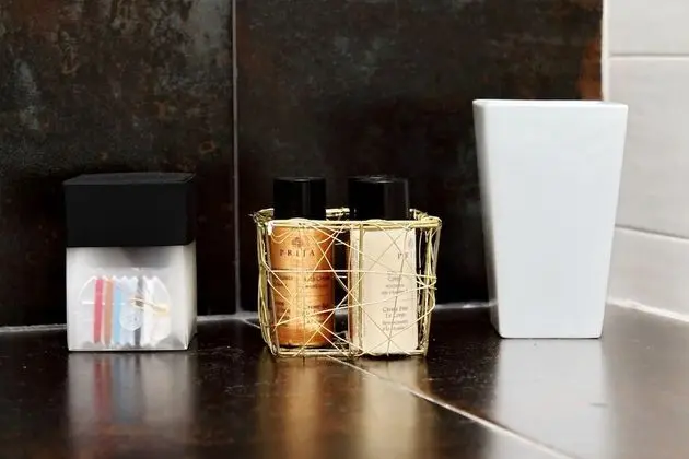 Oda, Küvet, Bahçe Manzaralı (Costantino)