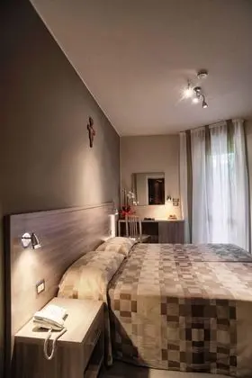 Standard Tek Büyük veya İki Ayrı Yataklı Oda, 1 Çift Kişilik veya 2 Tek Kişilik Yatak