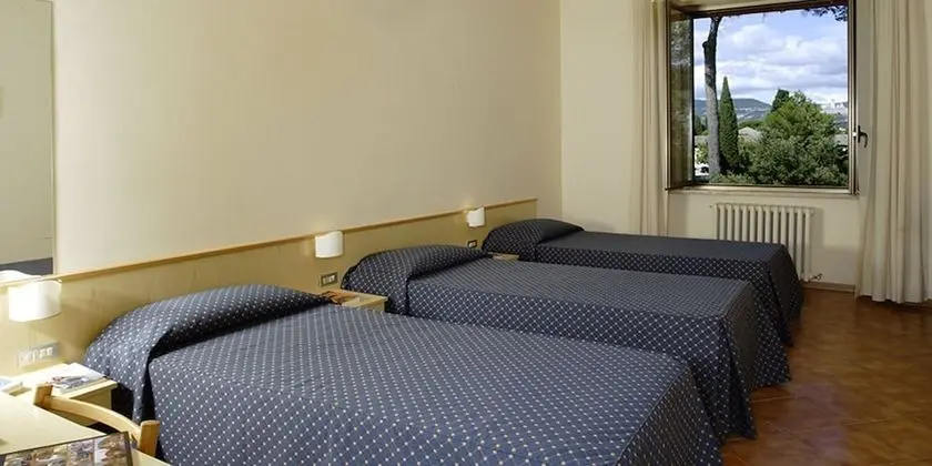 Üç Kişilik Oda
