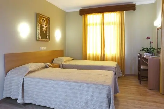 Tek Büyük veya İki Ayrı Yataklı Oda (with extra bed)