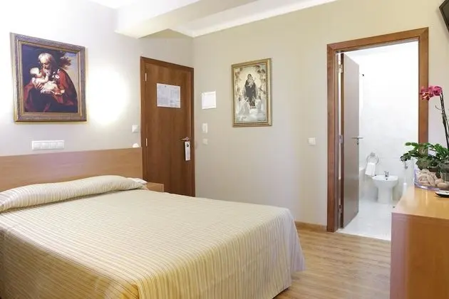 Tek Büyük veya İki Ayrı Yataklı Oda (with extra bed)
