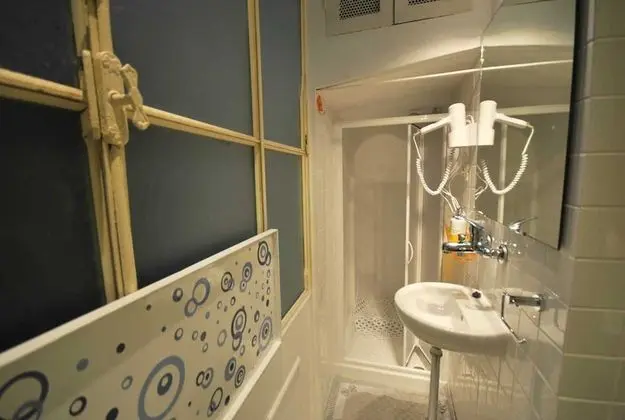 Tek Büyük Yataklı Oda, Banyolu/Duşlu