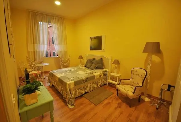 Tek Büyük Yataklı Oda (External private bathroom)