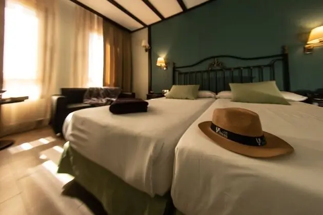 Standard Tek Büyük Yataklı Oda