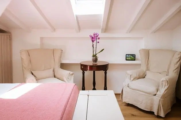Comfort Çatı Katı (Loft), 1 Büyük (Queen) Boy Yatak ve Çekyat, Sigara İçilmez, Şömine (Attic)