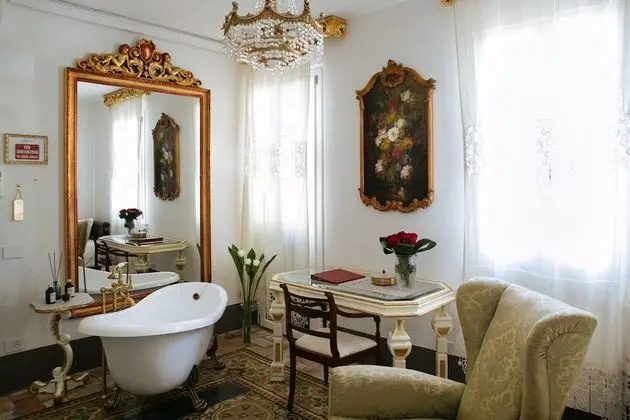 Romantic Süit, 1 En Büyük (King) Boy Yatak ve Çekyat, Sigara İçilmez, Şehir Manzaralı