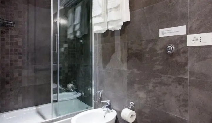 Üç Kişilik Oda, Şehir Manzaralı