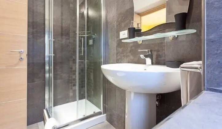 Üç Kişilik Oda, Şehir Manzaralı