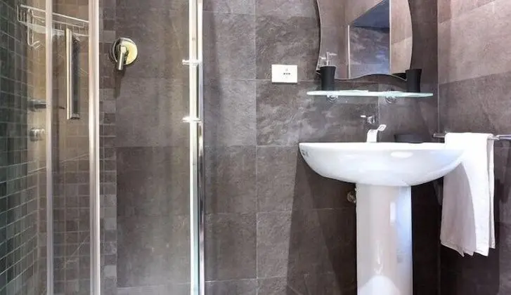 Üç Kişilik Oda, Şehir Manzaralı