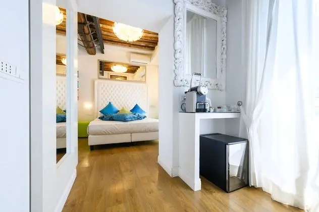 Superior Tek Büyük Yataklı Oda, Balkon, Şehir Manzaralı