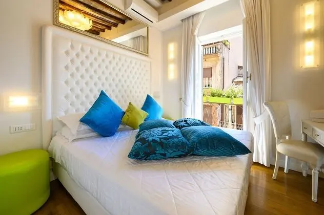 Superior Tek Büyük Yataklı Oda, Balkon, Şehir Manzaralı