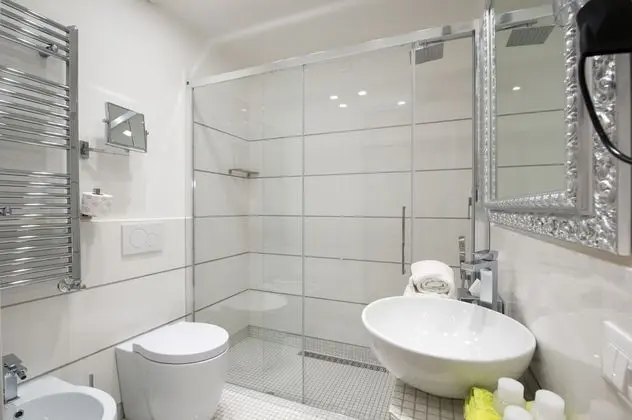 Superior Tek Büyük Yataklı Oda, Balkon, Şehir Manzaralı