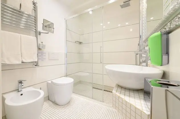 Superior Tek Büyük Yataklı Oda, Balkon, Şehir Manzaralı