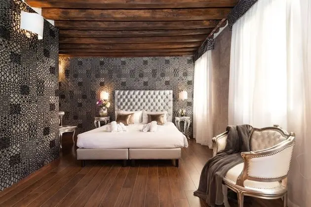 Superior Tek Büyük veya İki Ayrı Yataklı Oda, Balkon, Kanal Manzaralı