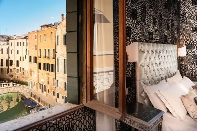 Superior Tek Büyük veya İki Ayrı Yataklı Oda, Kanal Manzaralı