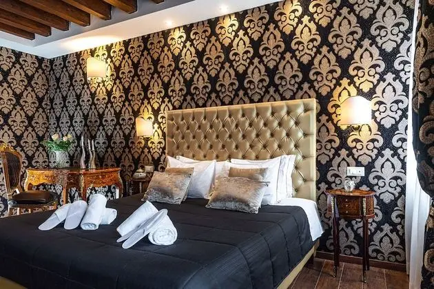 Superior Tek Büyük veya İki Ayrı Yataklı Oda, Kanal Manzaralı