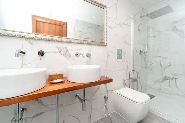 Superior Tek Büyük veya İki Ayrı Yataklı Oda, Kanal Manzaralı