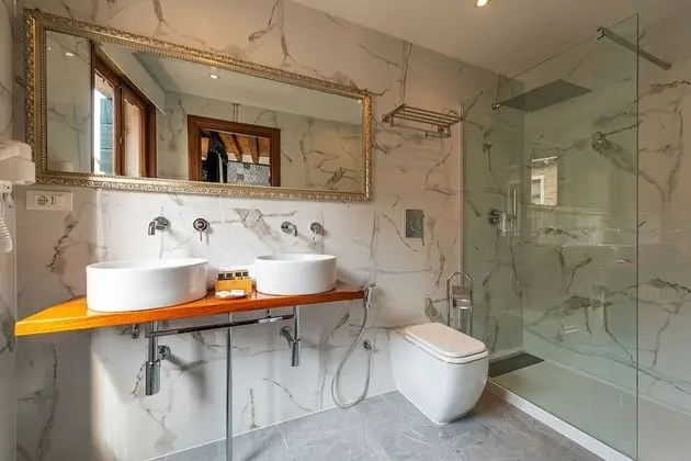 Superior Tek Büyük veya İki Ayrı Yataklı Oda, Kanal Manzaralı