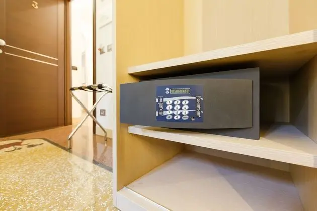 Deluxe Tek Büyük veya İki Ayrı Yataklı Oda, Balkon, Bahçe Manzaralı