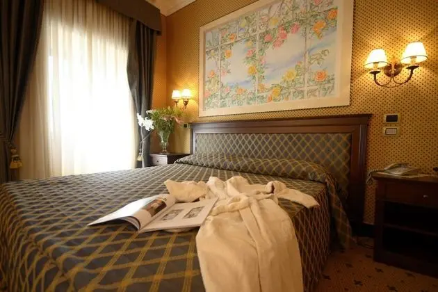 Standard Tek Büyük Yataklı Oda