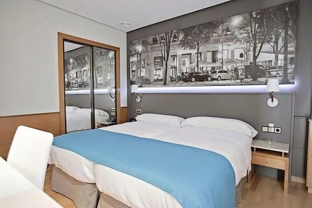 Büyük Yataklı Tek Kişilik Oda