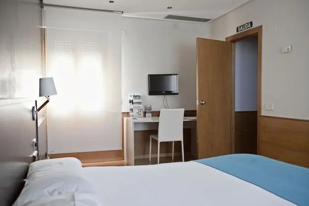 Büyük Yataklı Tek Kişilik Oda