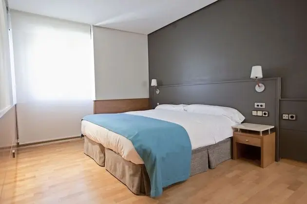 Büyük Yataklı Tek Kişilik Oda