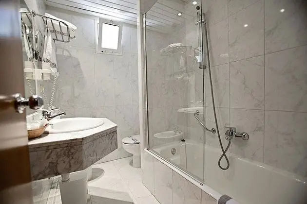 Büyük Yataklı Tek Kişilik Oda