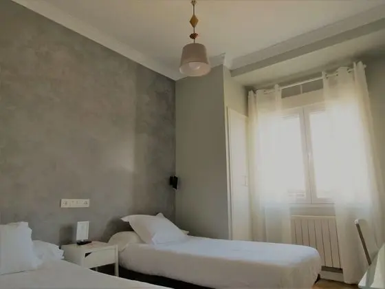 İki Ayrı Yataklı Oda, Ortak Banyo