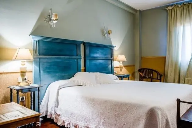 Büyük Yataklı Tek Kişilik Oda