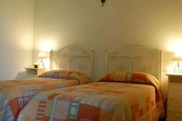 Büyük Yataklı Tek Kişilik Oda