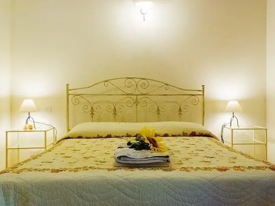 Büyük Yataklı Tek Kişilik Oda