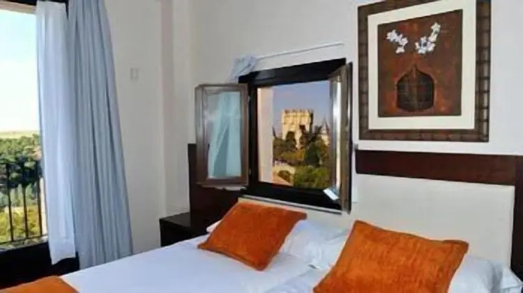 Premium Tek Büyük Yataklı Oda