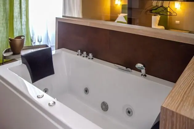 Deluxe Tek Büyük Yataklı Oda (Fico)