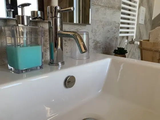 Senior Tek Büyük Yataklı Oda