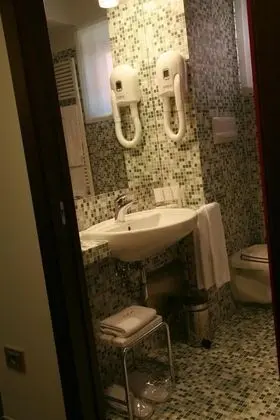 Büyük Yataklı Tek Kişilik Oda, Banyolu/Duşlu