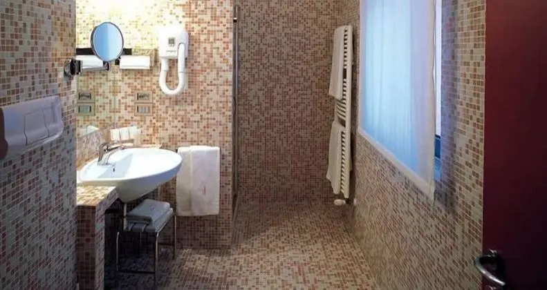Dört Kişilik Oda, Banyolu/Duşlu