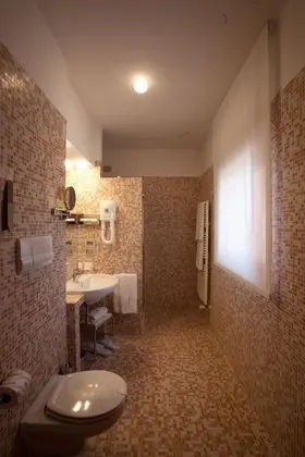 Üç Kişilik Oda, Banyolu/Duşlu