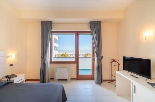 Royal Tek Büyük veya İki Ayrı Yataklı Oda